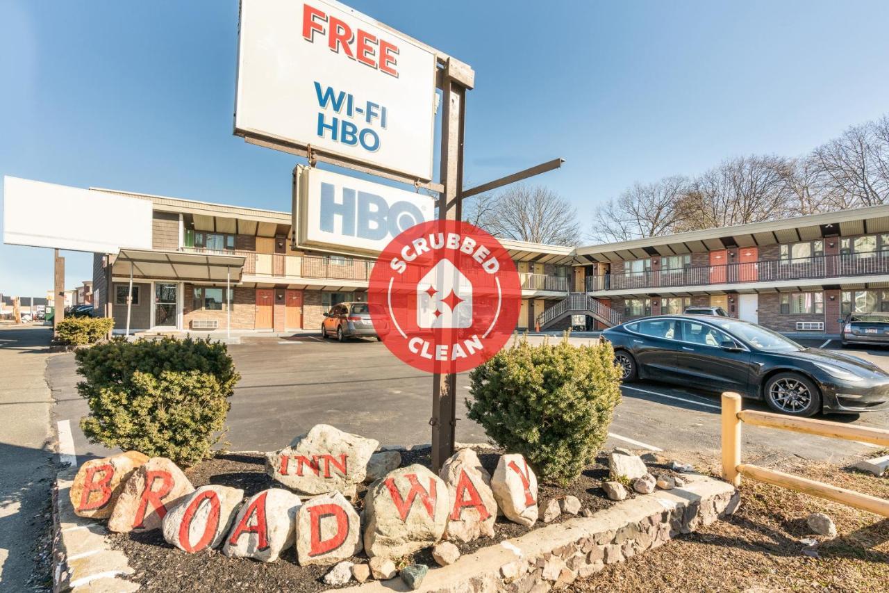Oyo Hotel Malden Ma Broadway Exterior foto