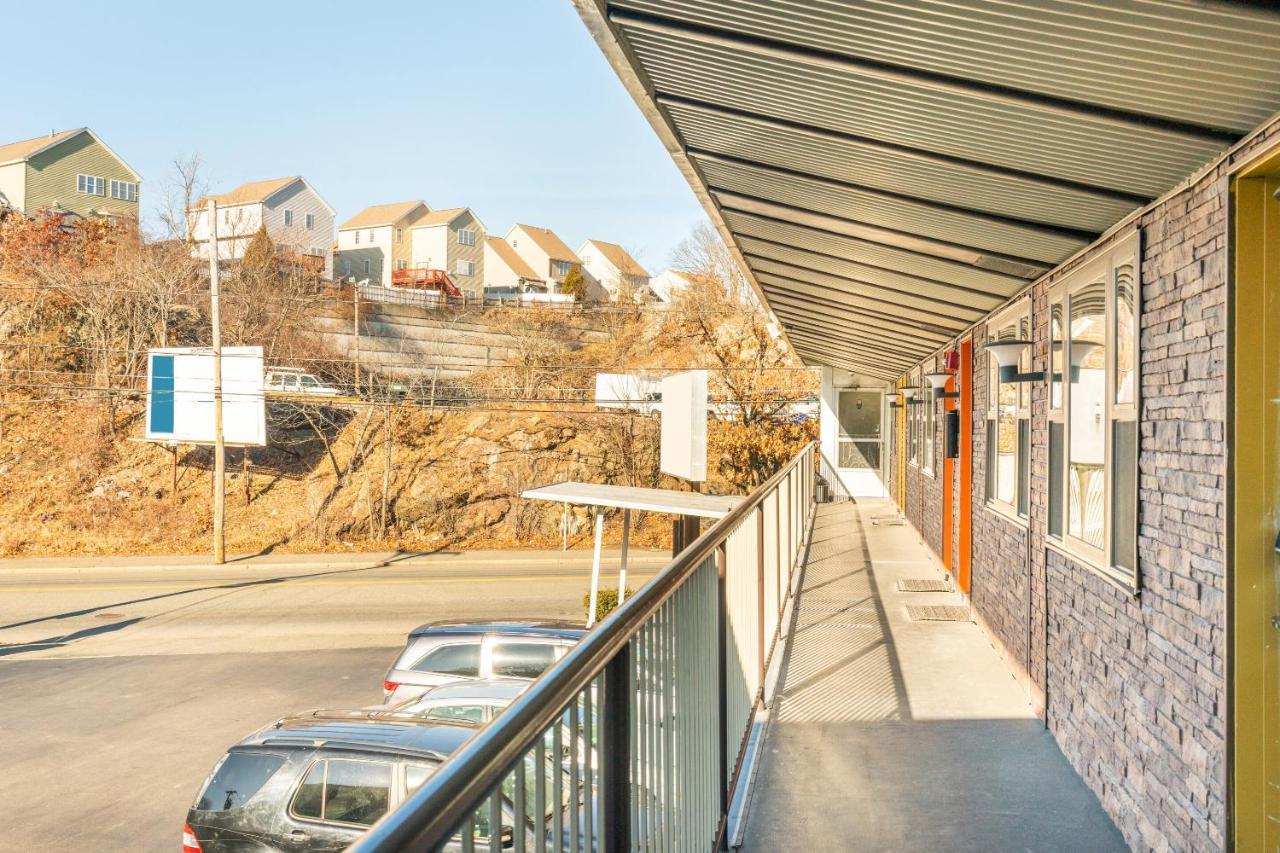 Oyo Hotel Malden Ma Broadway Exterior foto