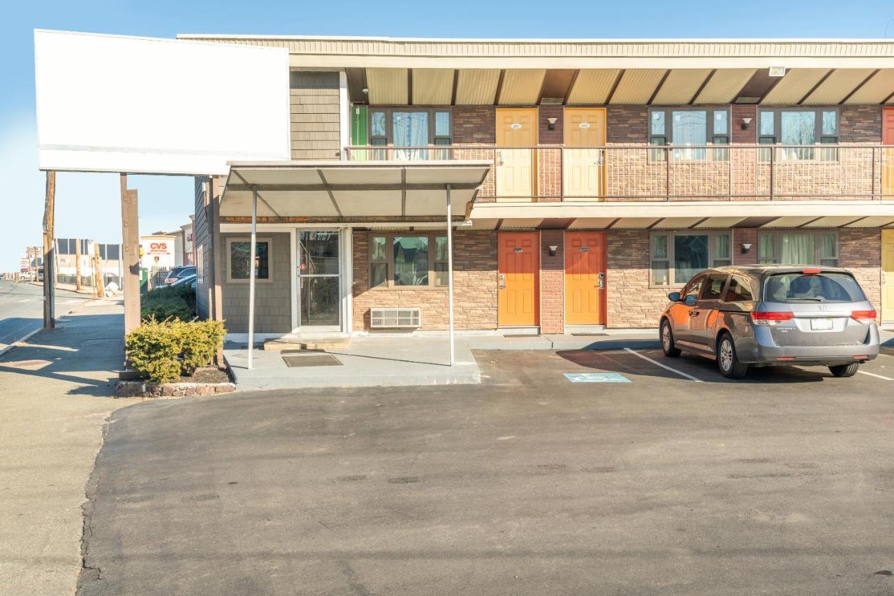 Oyo Hotel Malden Ma Broadway Exterior foto