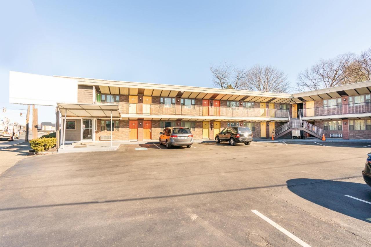 Oyo Hotel Malden Ma Broadway Exterior foto